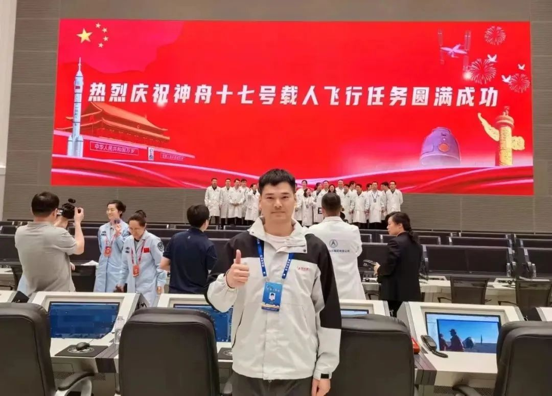 神舟十九号发射圆满乐成，，，，，中国航天又见大红屏！