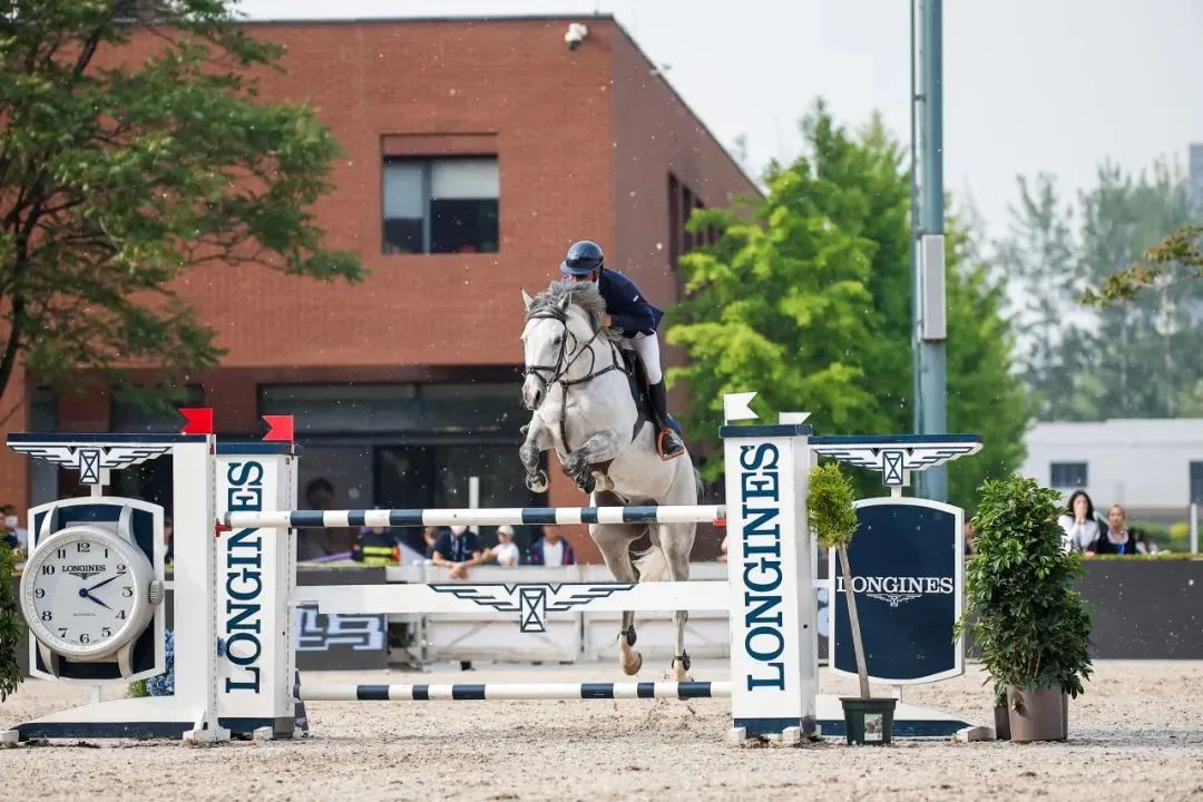 高清视界，，，，，，，，跃马扬鞭 | 德赢VWIN助力2025国际马联园地障碍天下杯中国联赛